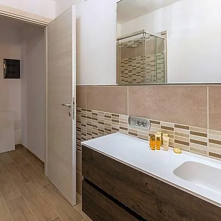 Hotel With Exclusive Swimming Pool 2*