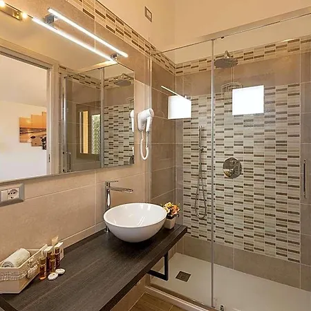 Hotel With Exclusive Swimming Pool Iglesias
